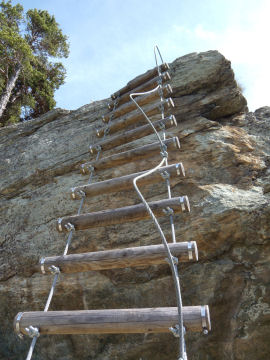 Scala verso l’uscita della Ferrata di Covarey (55961 bytes)